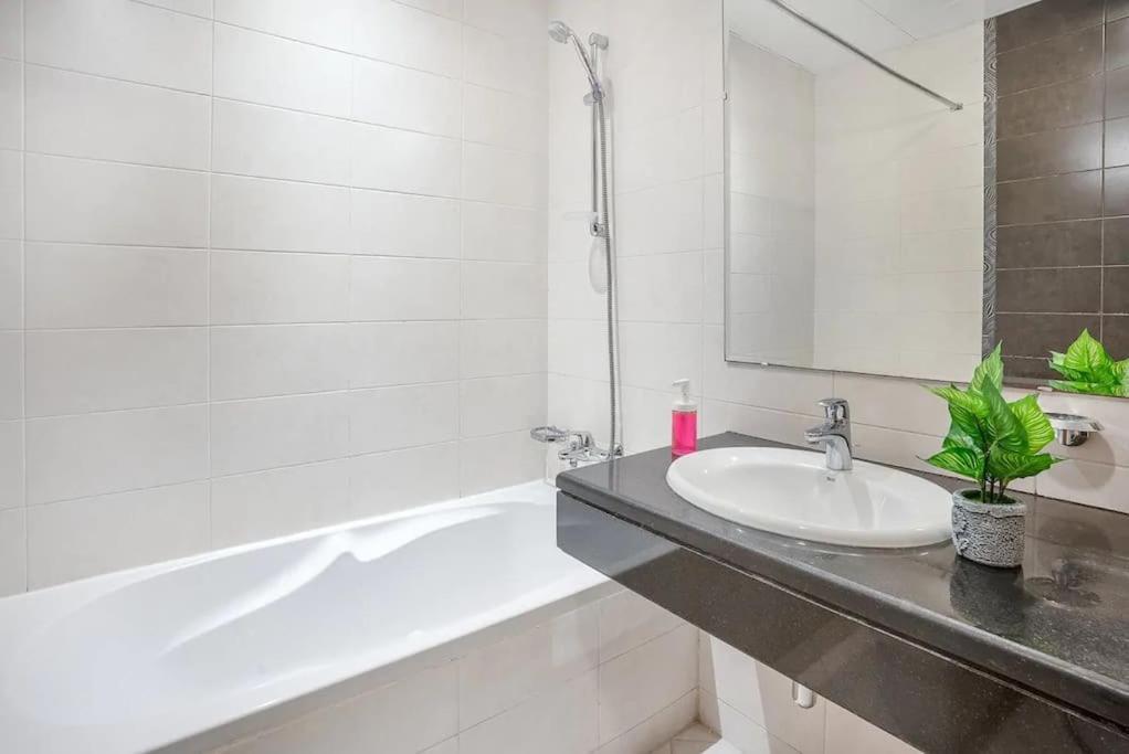Apartamento Book Me! 3 Bedroom Front Abu Dhabi